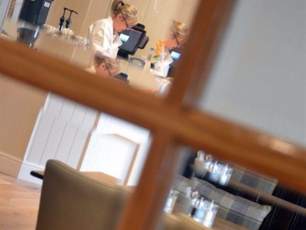The Black Bull Inn Escrick ภายนอก รูปภาพ